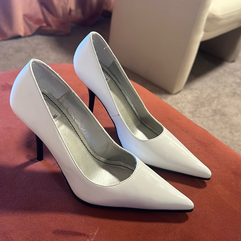 Vintage white point toe heels